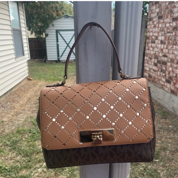 Tombari’s Live show flyer “like and share” - Picture 4 of 8